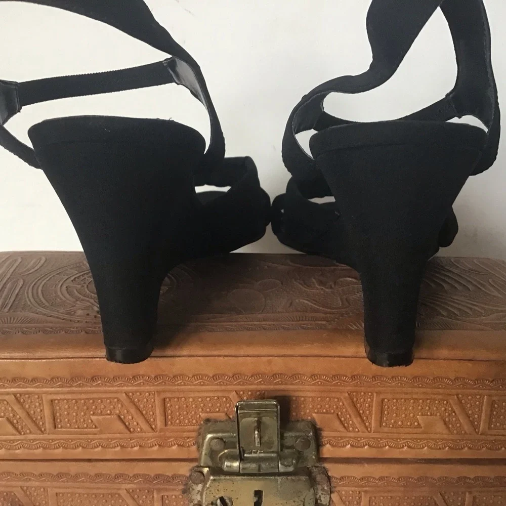 Mootsies Tootsies black fabric upper open toe knotted wedge slingback sandal S 7